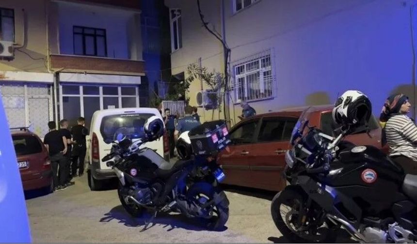 AKRABASININ EVİNİ POMPALI TÜFEKLE BASTI!