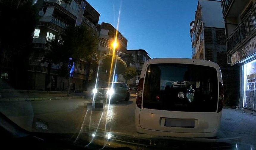 YAŞLI KADIN ARACIN ALTINDA CAN VERDİ!