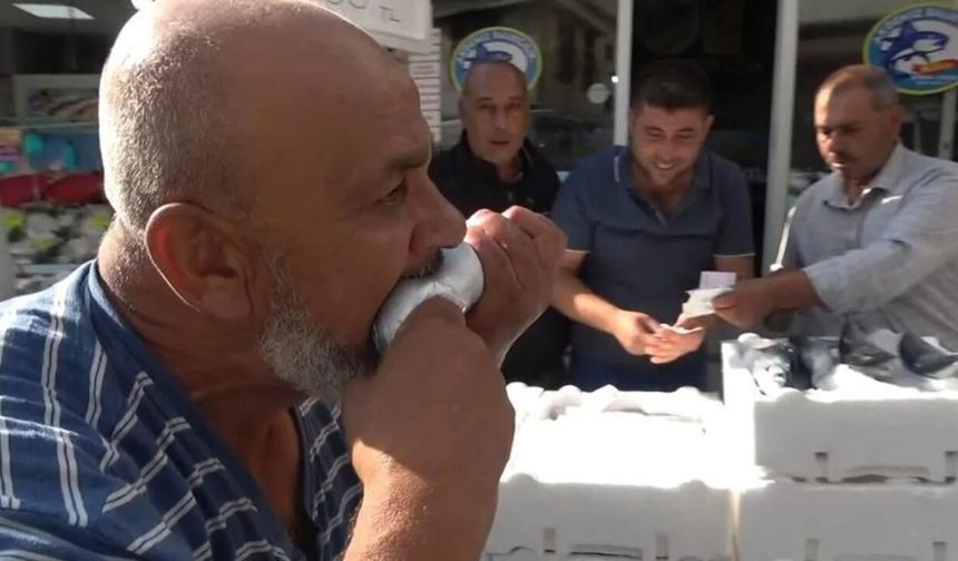 FİYATI 100 TL'YE DÜŞTÜ! DAYANAMAYIP ÇİĞ ÇİĞ YEDİ