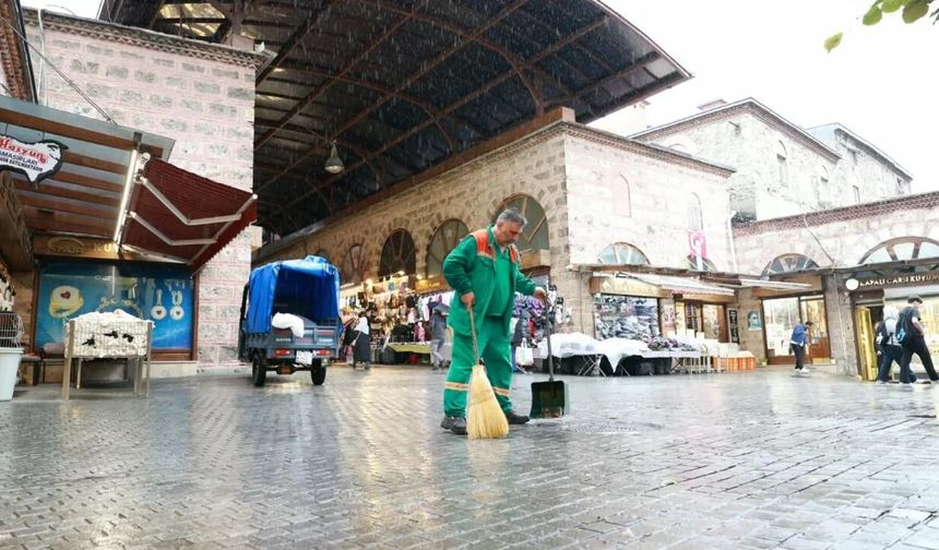 BURSA'DA 7/24 TEMİZLİK SEFERBERLİĞİ