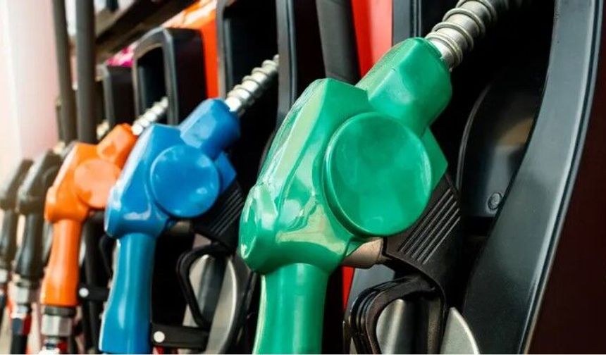 TÜRKİYE'DE TARİHİ EŞİK: MOTORİN 100 TL'Yİ AŞTI!