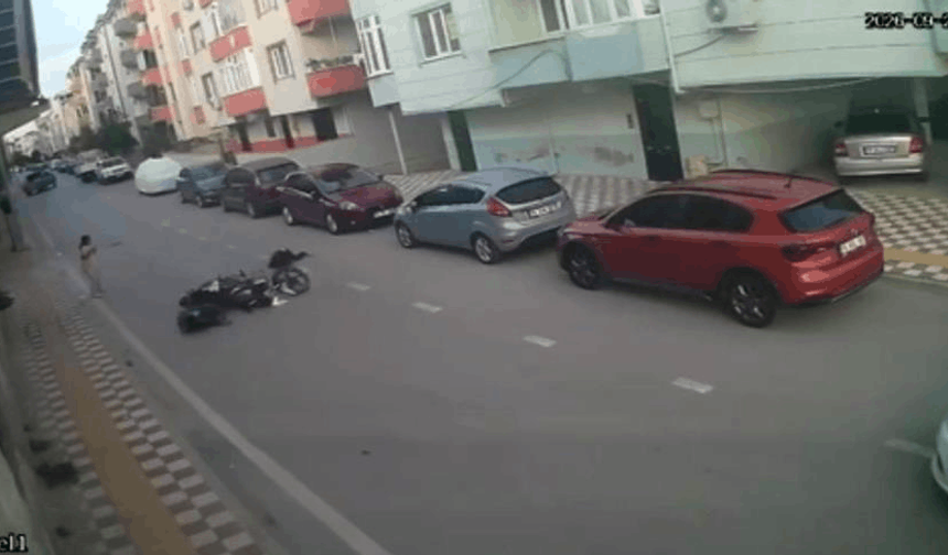 YOLA FIRLAYAN ÇOCUĞA MOTOSİKLET ÇARPTI!