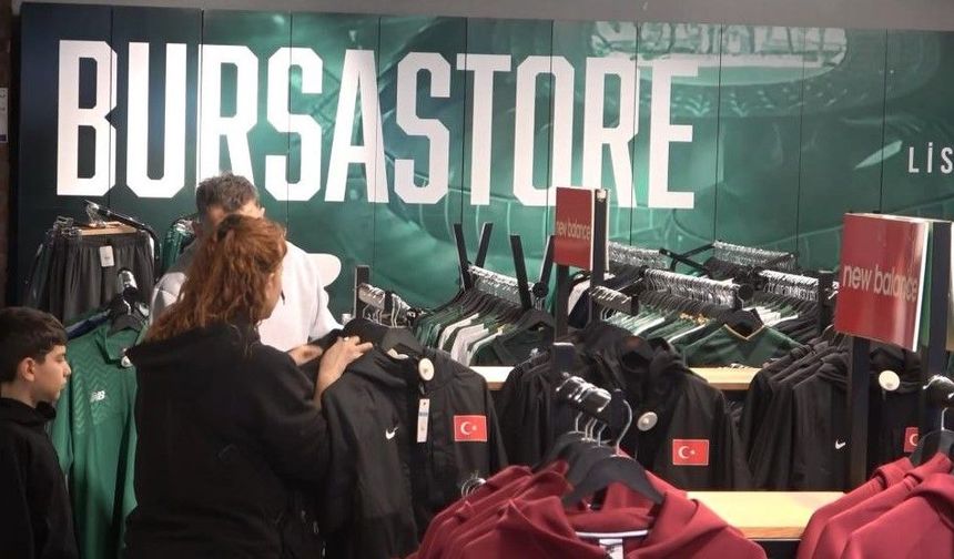 Ay yıldızlı formalar Bursastore'da satışta