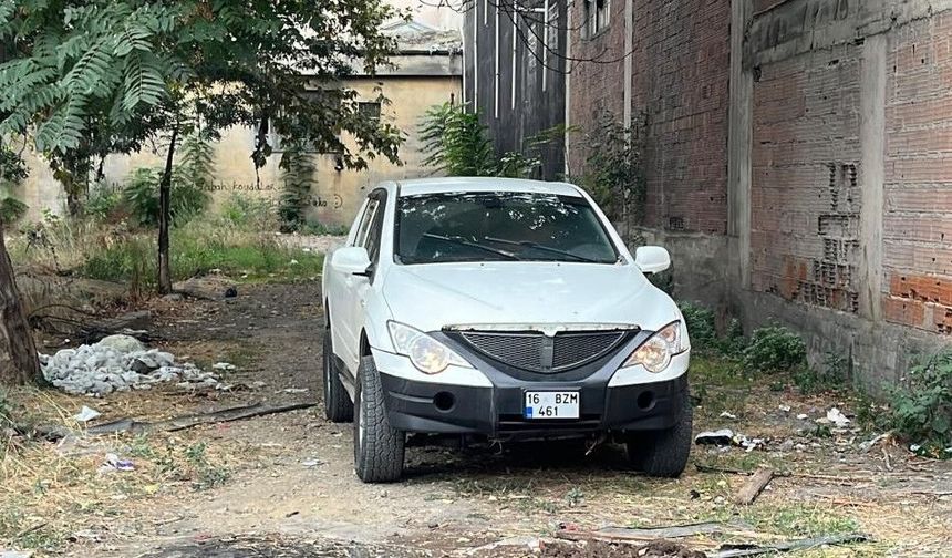 BURSA'DA KENDİNİ OTOMOBİLE KİLİTLEDİ!