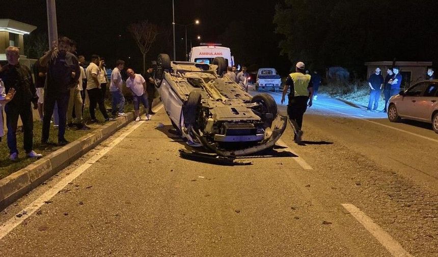 KAMYONETLE ÇARPIŞAN OTOMOBİL TERS DÖNDÜ