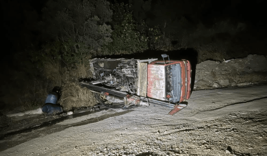 ARAÇTA SIKIŞAN SÜRÜCÜ BÖYLE KURTARILDI!