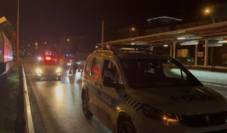 FECİ KAZADA GENÇ SÜRÜCÜ YAŞAMINI YİTİRDİ