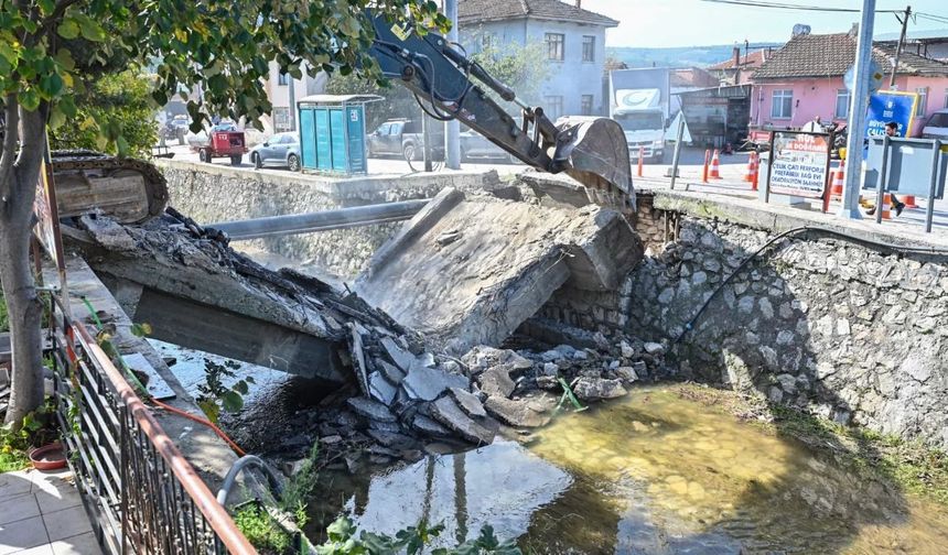 BURSA'DA 56 YILLIK KÖPRÜ TARİHE KARIŞTI!