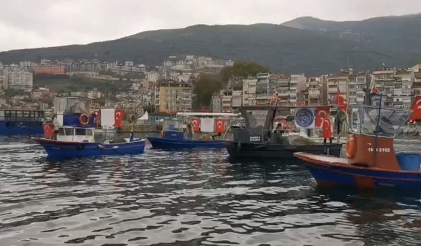 GEMLİK’TE CUMHURİYET COŞKUSU DENİZE TAŞINDI!