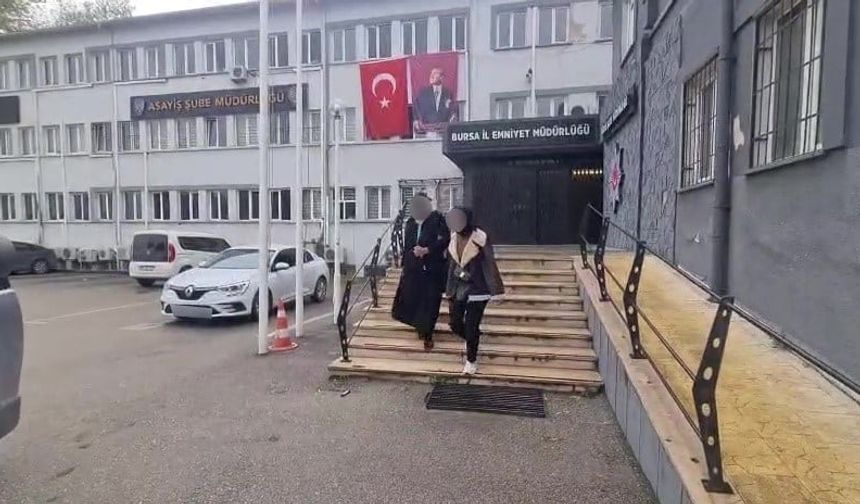 BURSA’DA KAPILARI KARTLA AÇAN KADIN HIRSIZ YAKALANDI