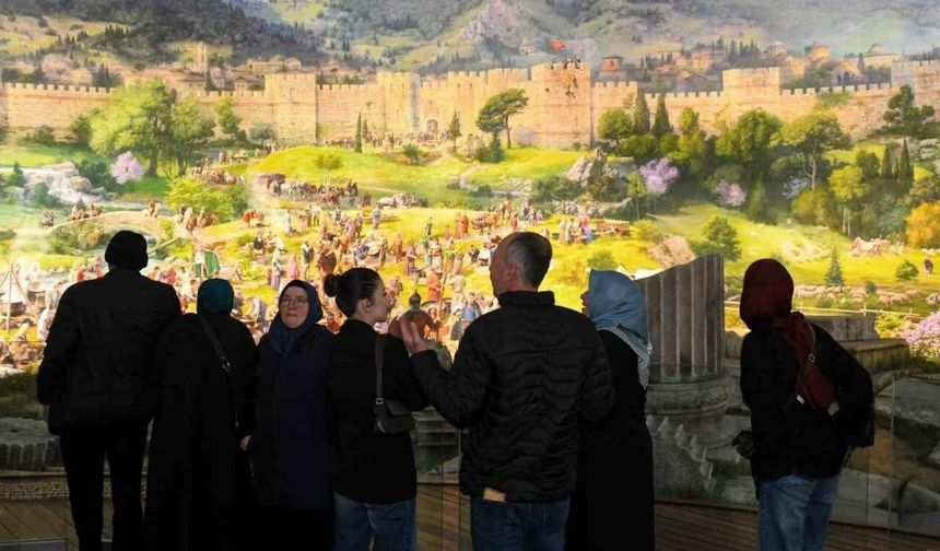 BURSA’NIN GÖZDE MÜZESİ ZİYARETÇİ AKININA UĞRADI