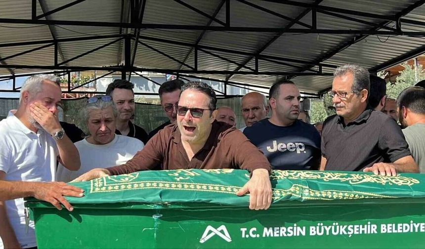 ŞARKICI ATİLLA TAŞ’IN KIZI GÖZYAŞLARIYLA UĞURLANDI