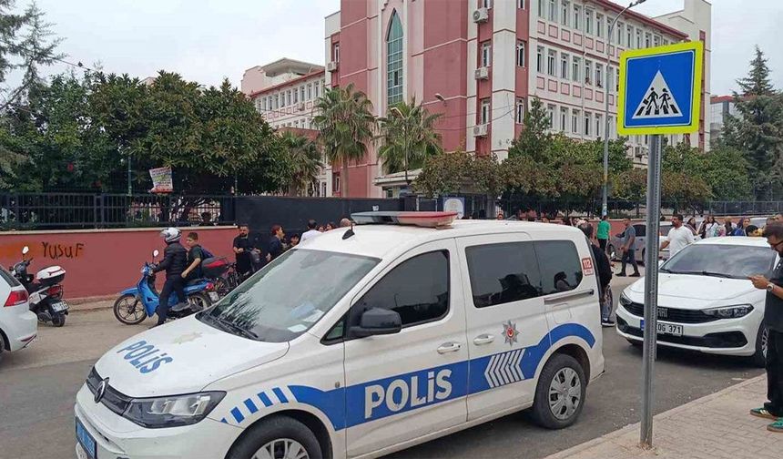 ADANA'DA OKULDA DEHŞET: EĞİTİME ARA VERİLDİ