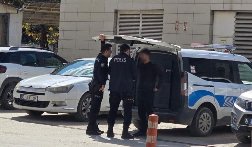 BURSA'DA BELİNDE TABANCAYLA OKULA GİRDİ!