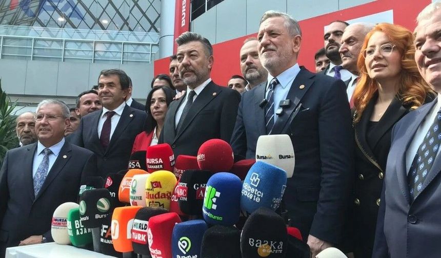 BURKAY: ''TARİHİ BİR GÜN YAŞIYORUZ''