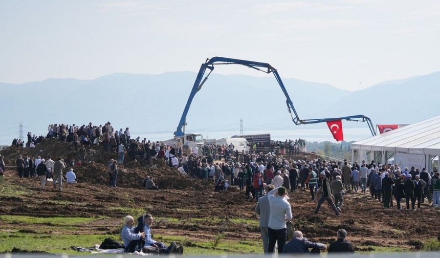 TEMELİ ATILAN MENZİL KÜLLİYESİNE TEPKİ