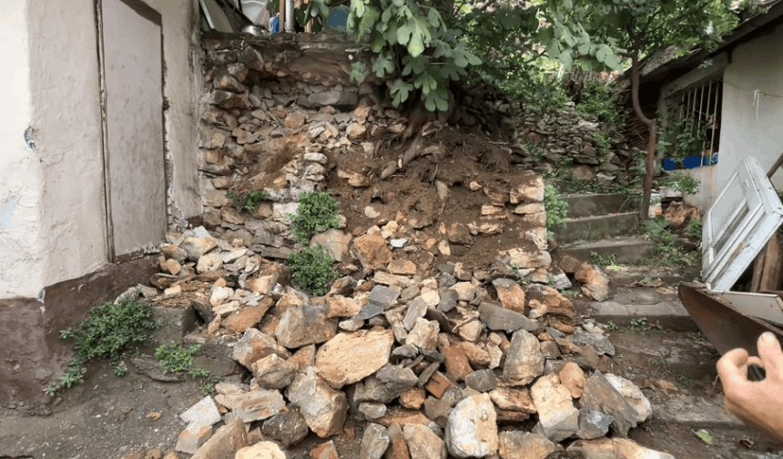 BURSA'DA YAĞMUR SONRASI TOPRAK KAYDI!
