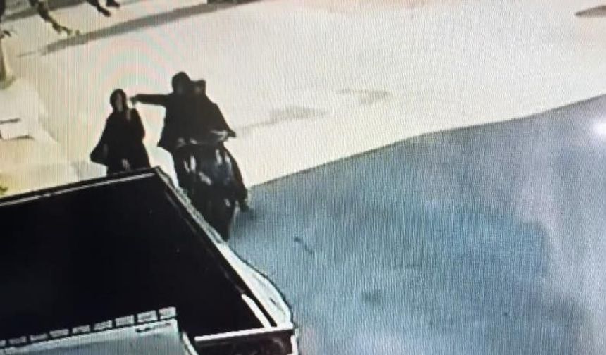 ÇALINTI MOTOSİKLETLE KAPKAÇ YAPTILAR!