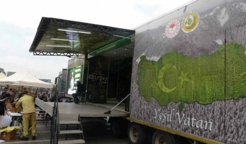 YEŞİL VATAN TIRI BURSA’DA ÇOCUKLARLA BULUŞTU