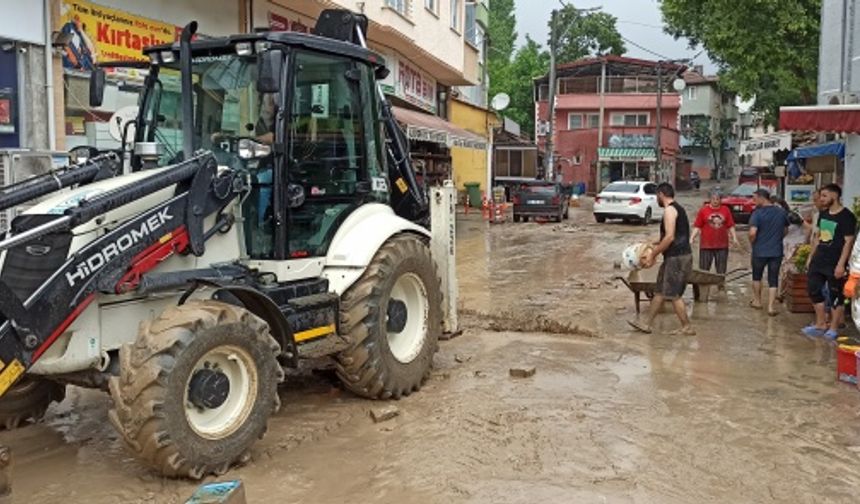 Bursa'da sel felaketi! Bir mahalle sular altında kaldı