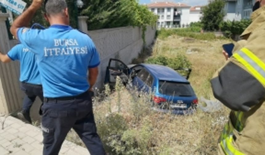 Bursa'da korkutan kaza! Kontrolden çıkan araç şarampole yuvarlandı