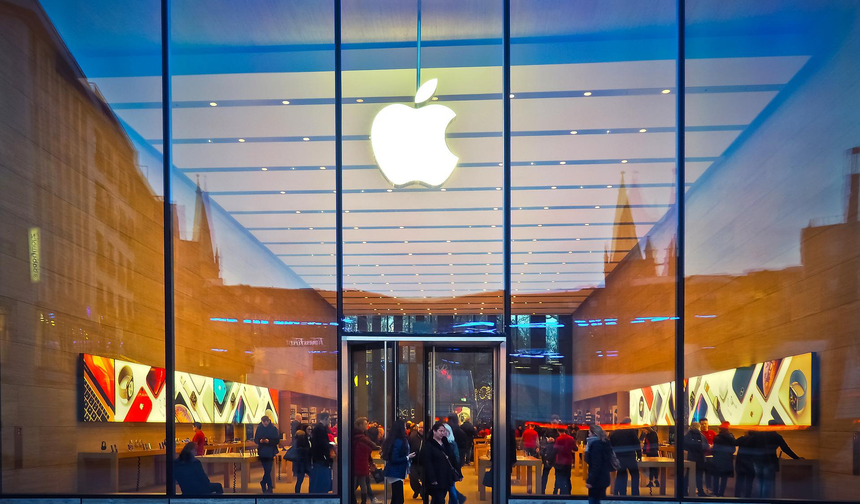 Apple "en değerli şirket" unvanını kaptırdı