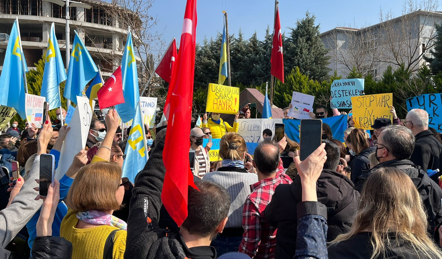 Bursa'da yaşayan Ukraynalı vatandaşlardan 'Rusya' protestosu