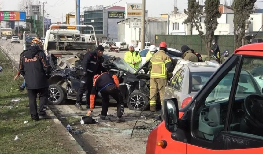 Bursa'da feci kaza! Karşı şeritten gelen araçla çarpıştı