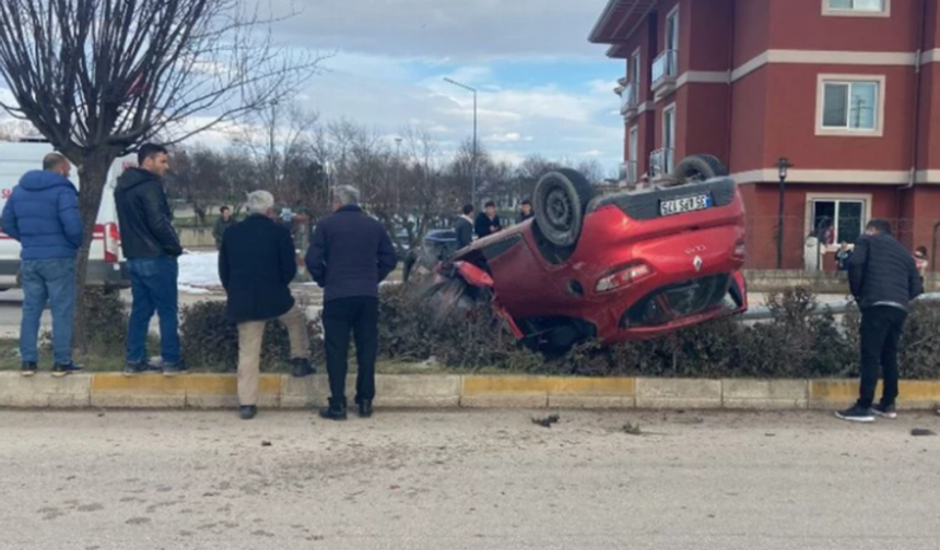 Bursa'da otomobil takla attı! İki kişi yaralandı