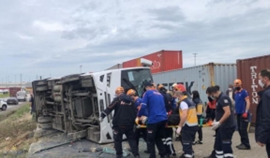 Bursa'da işçi servisi yan yattı!1 ölü, 20 yaralı