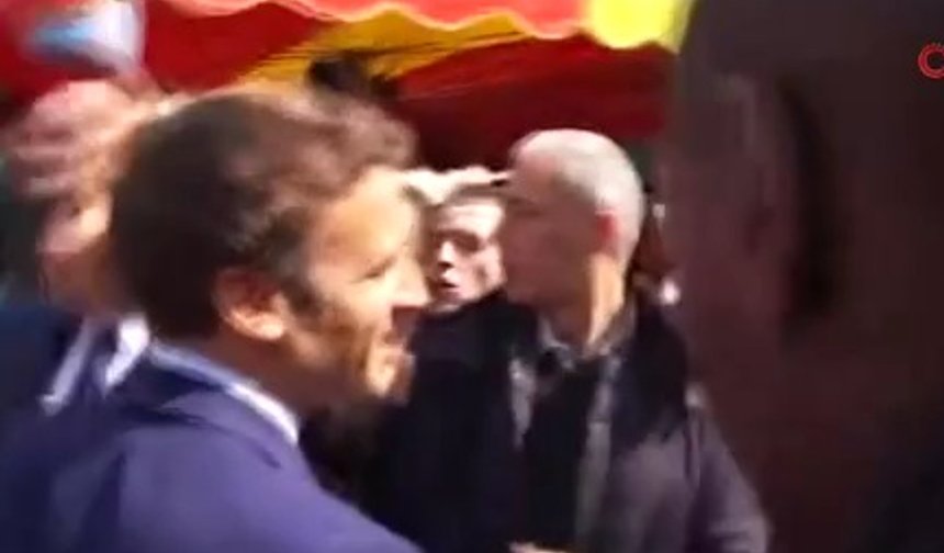 Macron’a domatesli saldırı