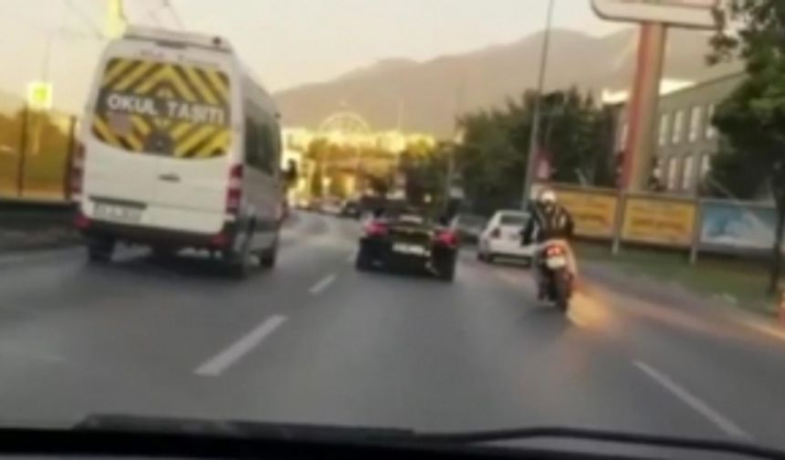 Bursa'da trafikte makas faciası saniye saniye kamerada