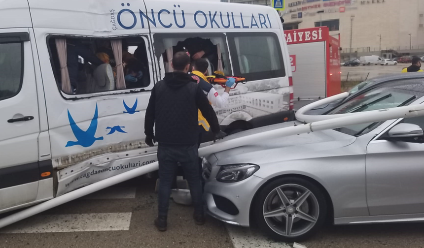 Üsküdar'da 5 katlı binada yaşanan patlama kamerada