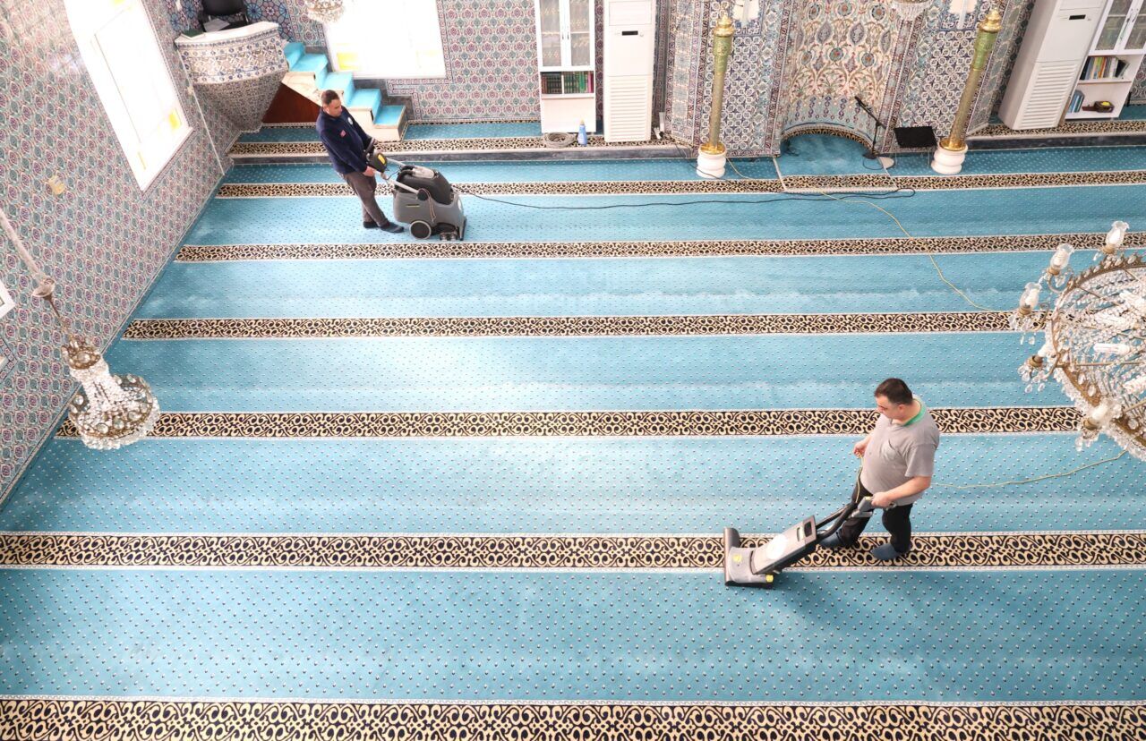 Bursa camilerinde bayram temizliği