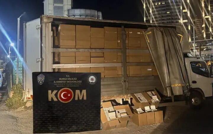 Kaçak makaron sevkiyatına baskın!