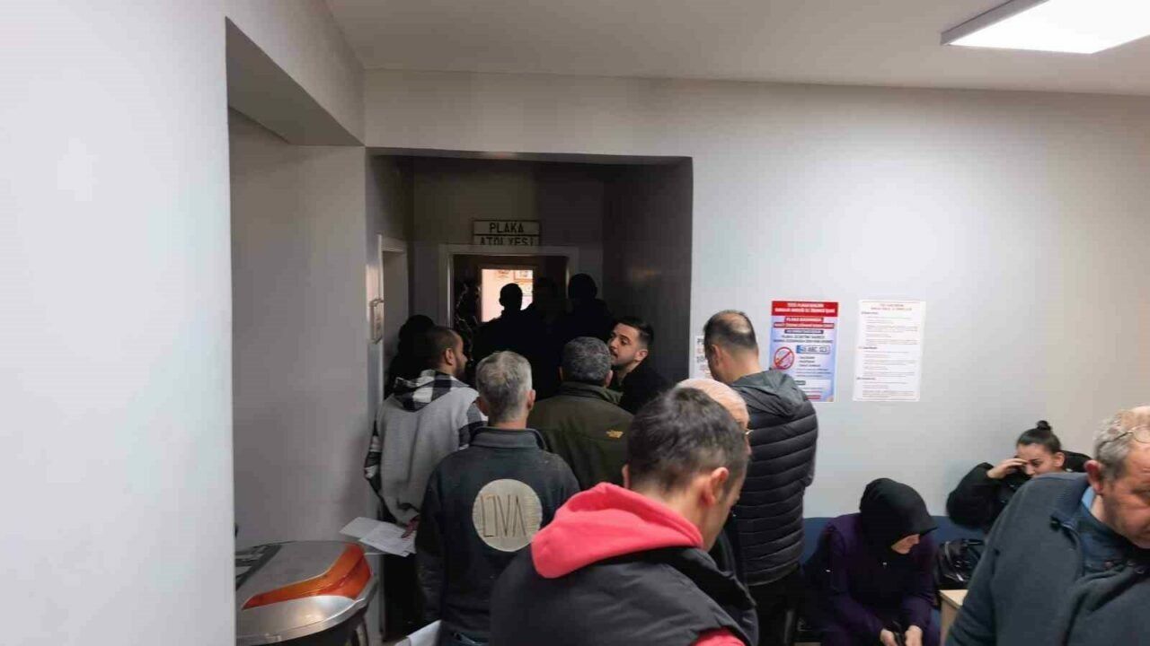 APP plaka denetimi sonrası kuyruk!