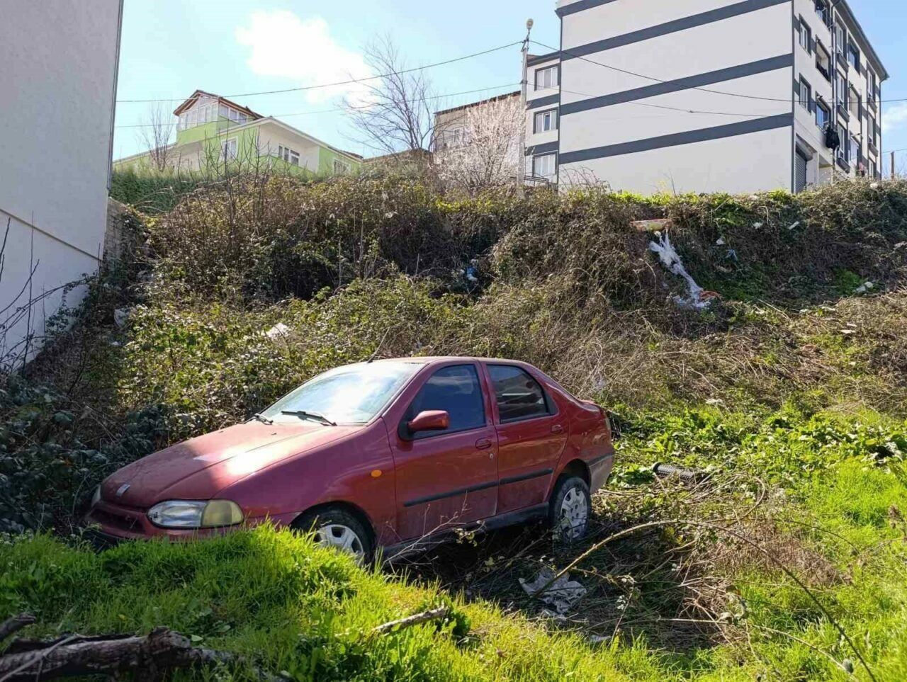 Bursa'da otomobil şarampole uçtu!