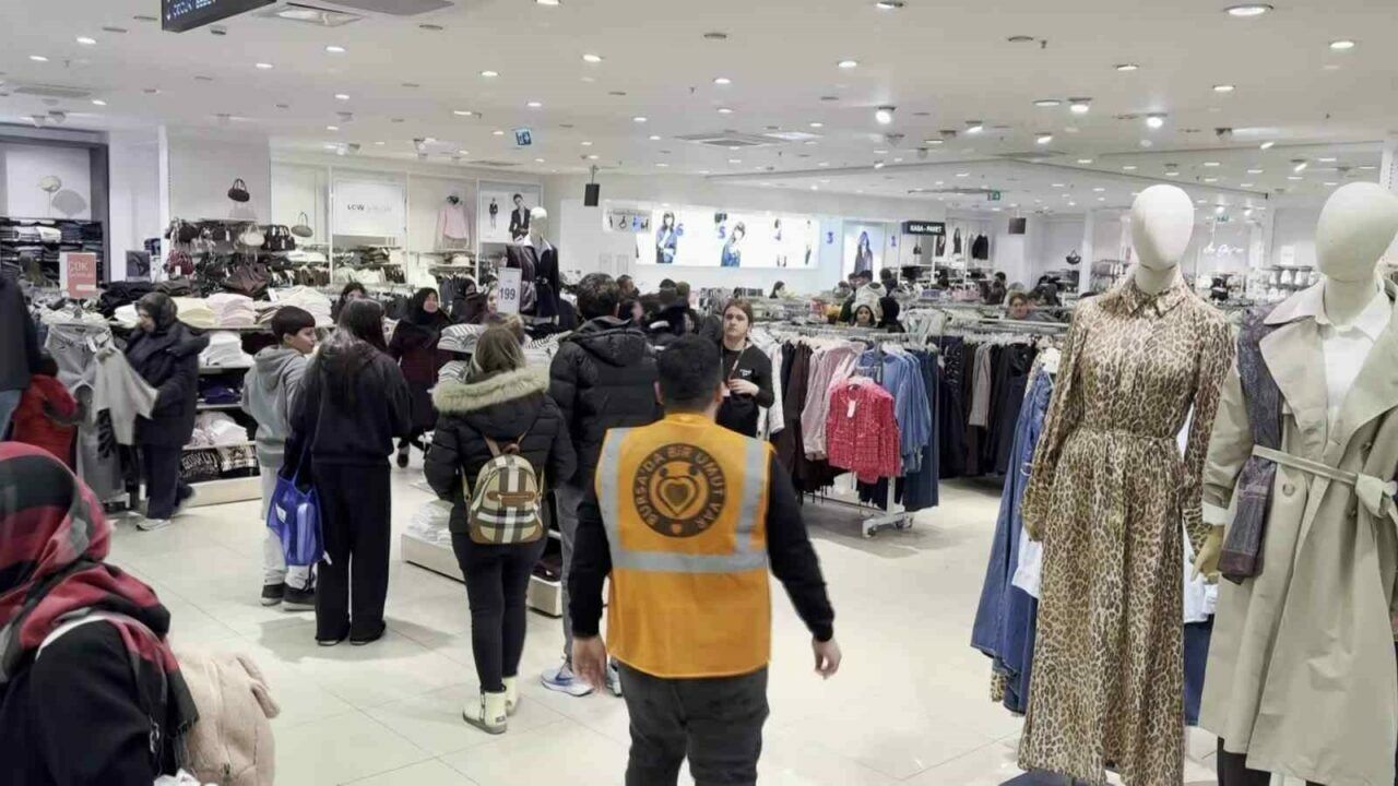 Bursa’da 400 çocuğa bayram sevinci