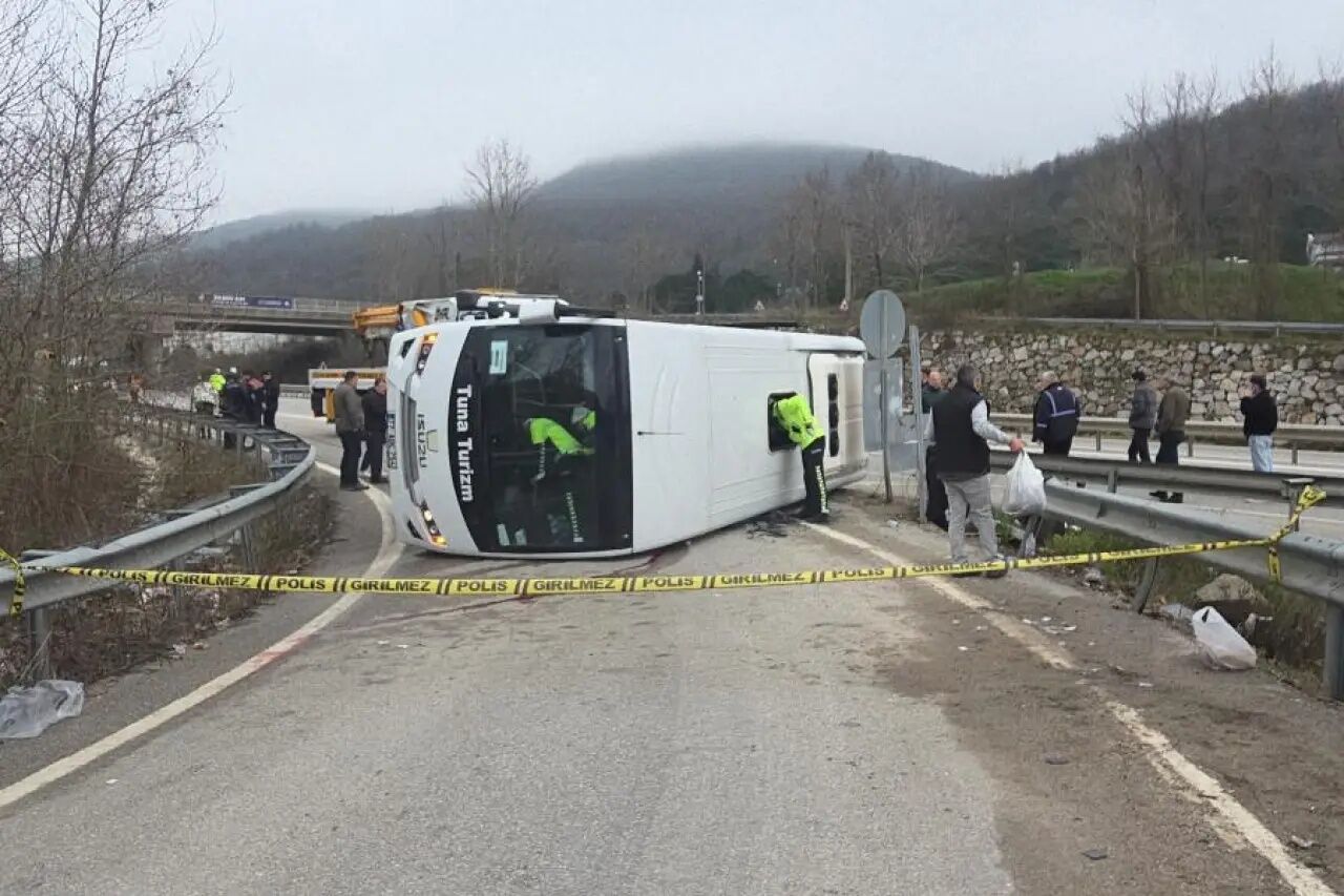 Yalova'da feci kaza: 1 ölü, 20 yaralı!