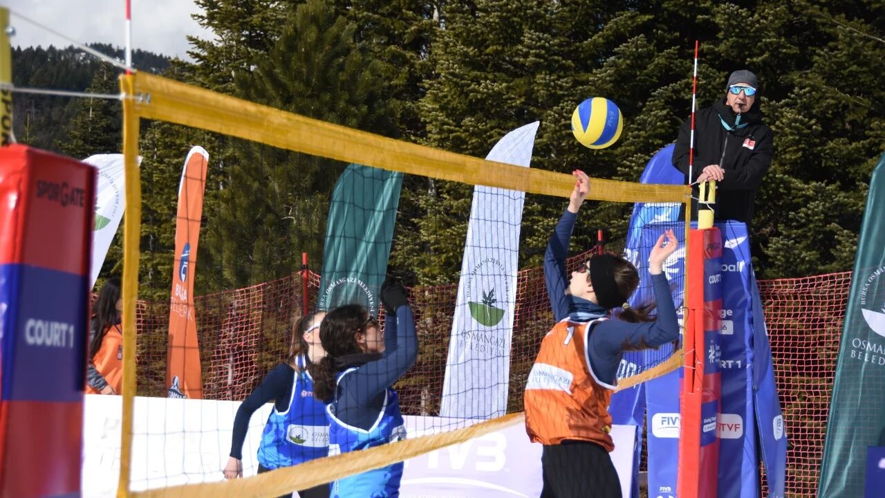 Uludağ'da voleybol heyecanı başladı!