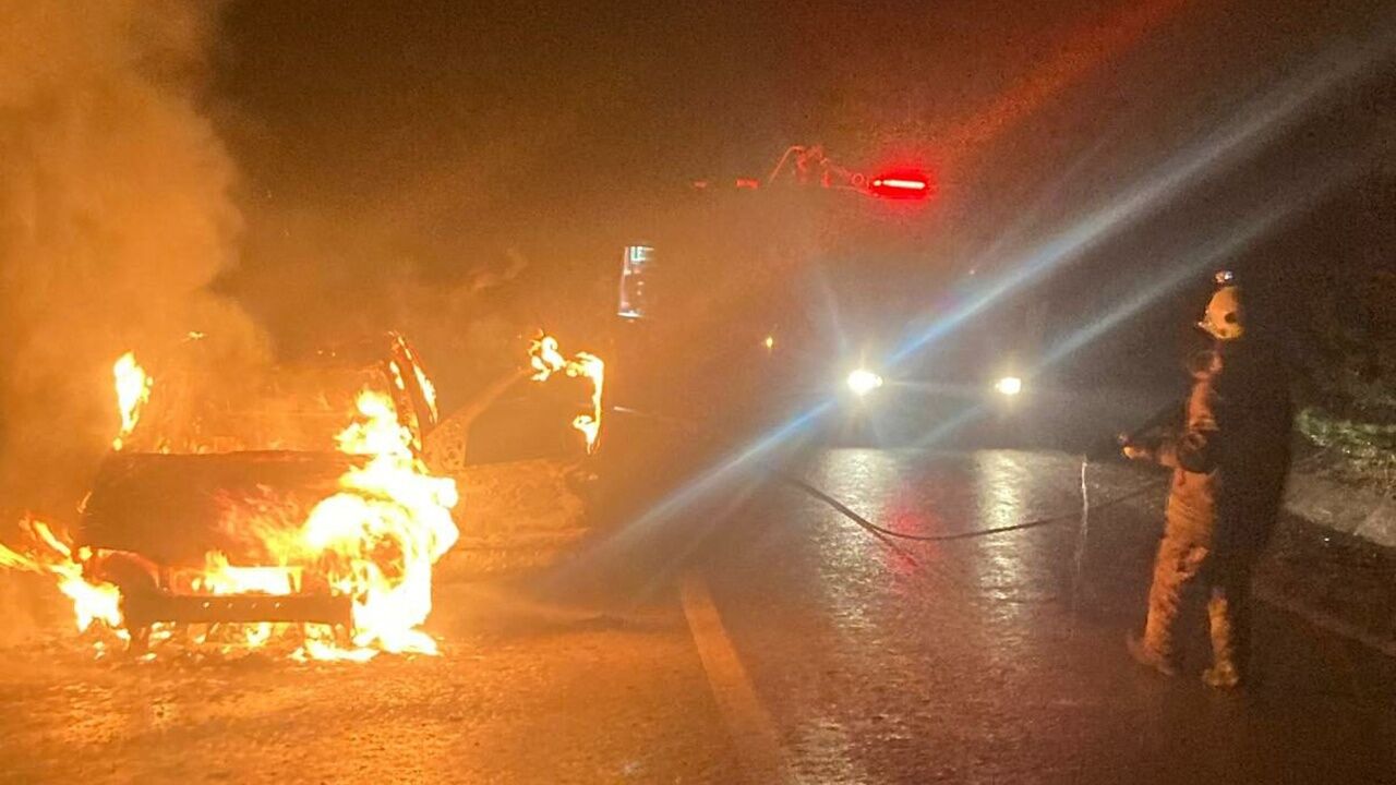 Otomobil alev topuna döndü