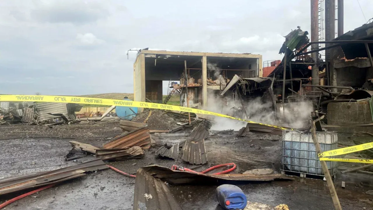 Fabrikada buhar kazanı patladı