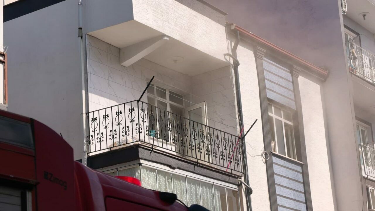 Ocakta unutulan yemek evi yaktı!