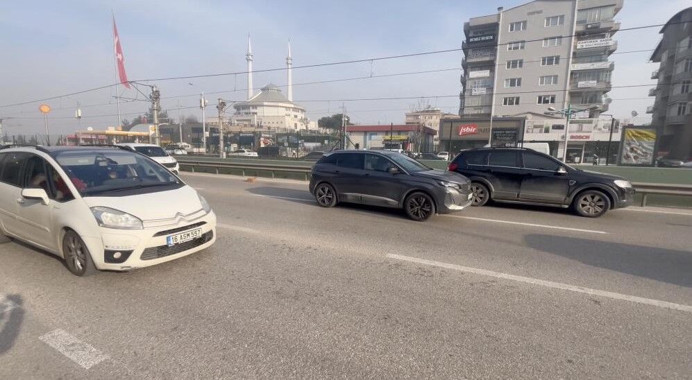 Cipi sol şeride park edip gitti!