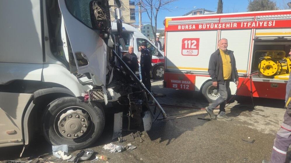 TIR dehşet saçtı: 5 yaralı!