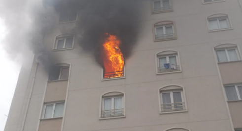 Bursa'da 8 katlı binada yangın!