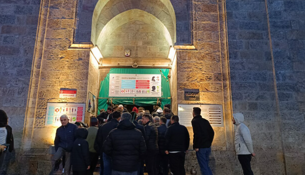 Ulu Camii doldu taştı!
