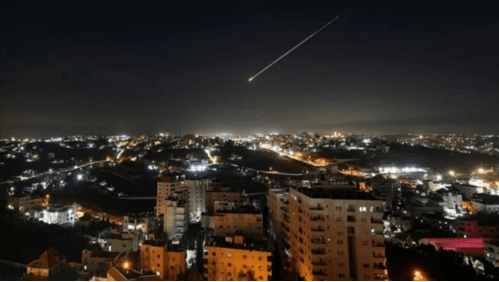 İran'da fabrikaya füze saldırısı!