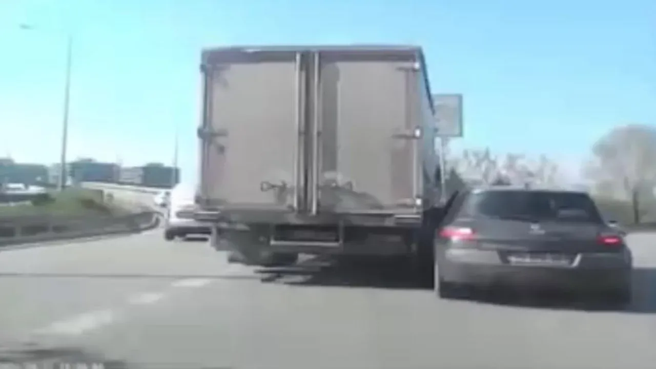 Aynı noktada peş peşe kazalar!