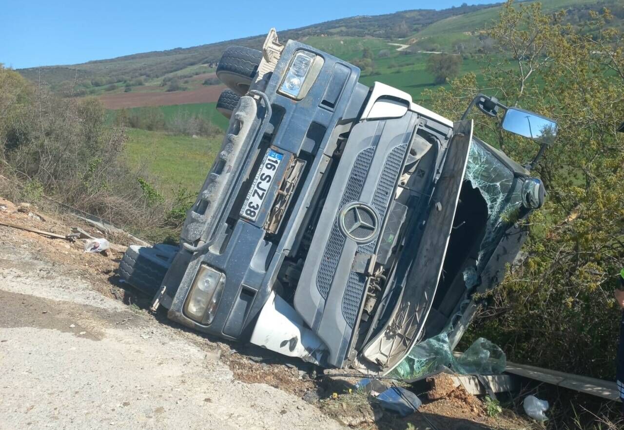 BETON MİKSERİ ŞARAMPOLE UÇTU!